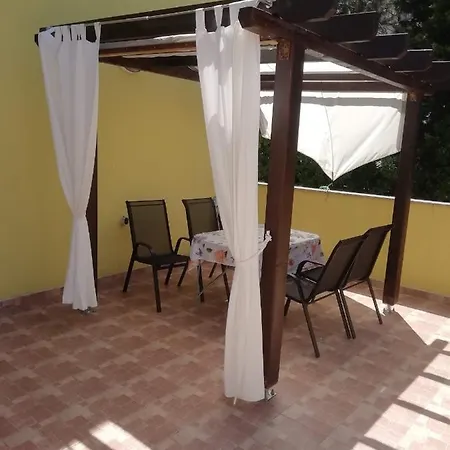 Διαμέρισμα Rubessa S Parkirnim Mjestom *