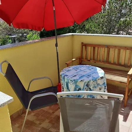 Rubessa S Parkirnim Mjestom Baška