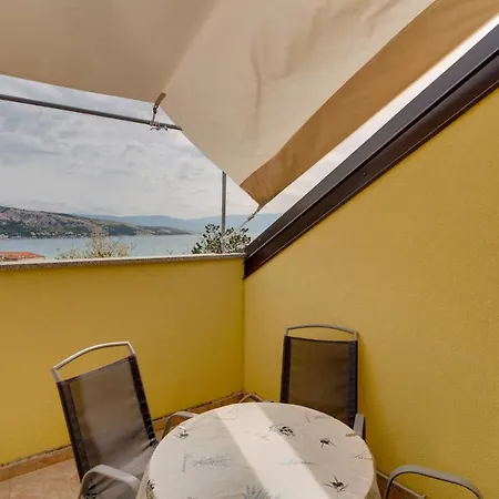 Rubessa S Parkirnim Mjestom Baška