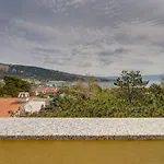 Rubessa S Parkirnim Mjestom